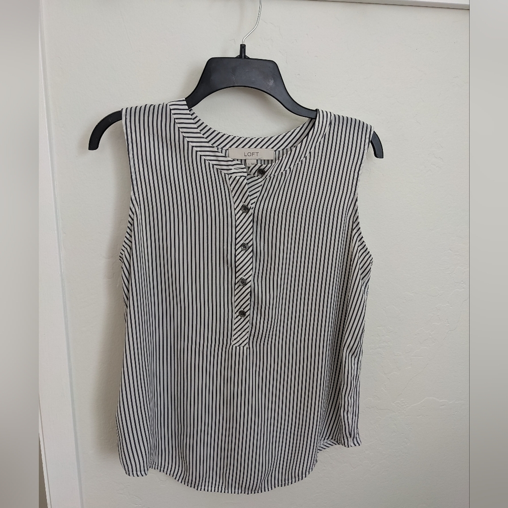 LOFT Black and White Sleeveless Button Down Blouse